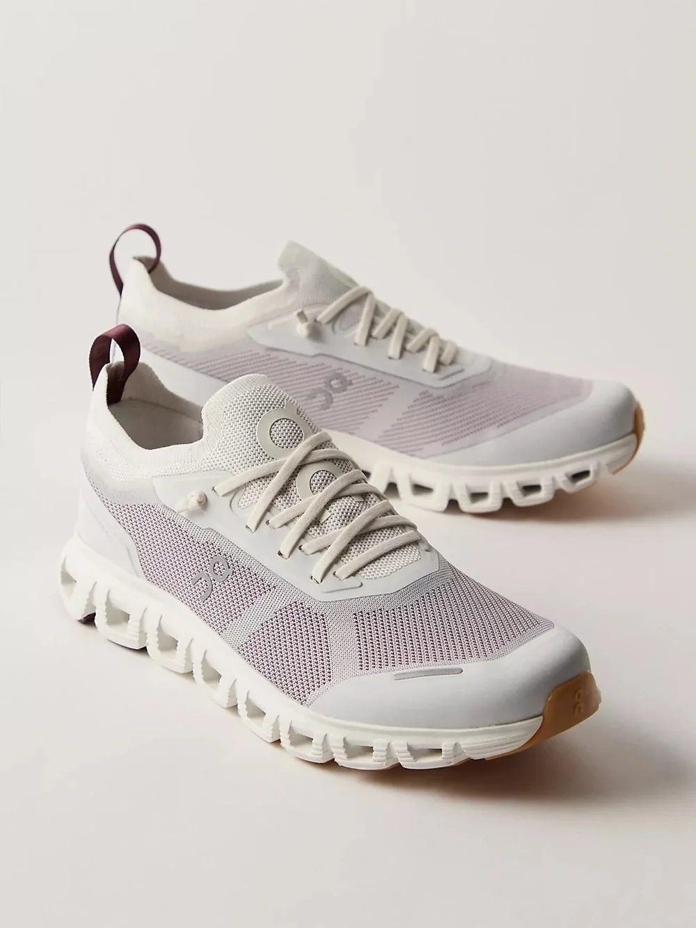 On Cloud 6 Versa Sneakers ice maroon